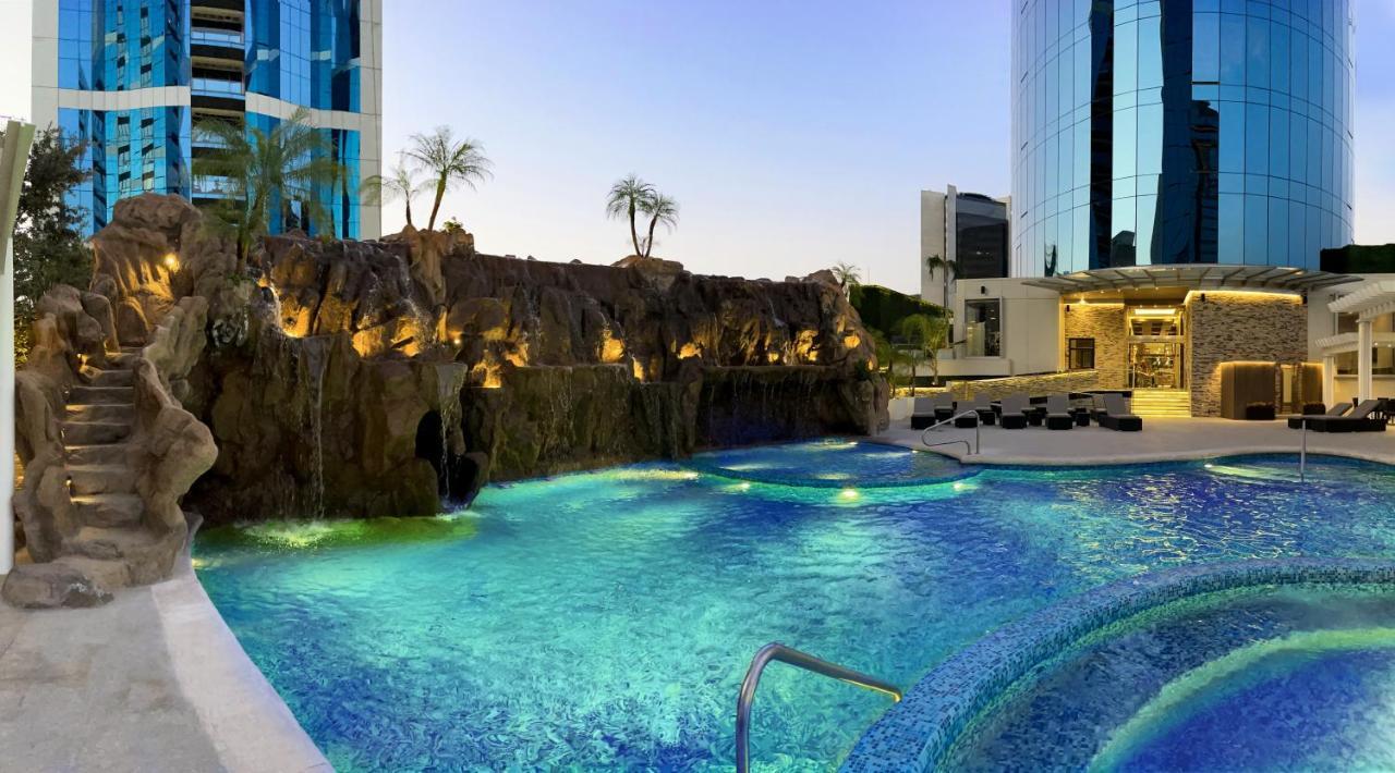 Safi Royal Luxury Metropolitan Hotel San Pedro Garza Garcia Bagian luar foto The pool at the Atlantis Paradise Island