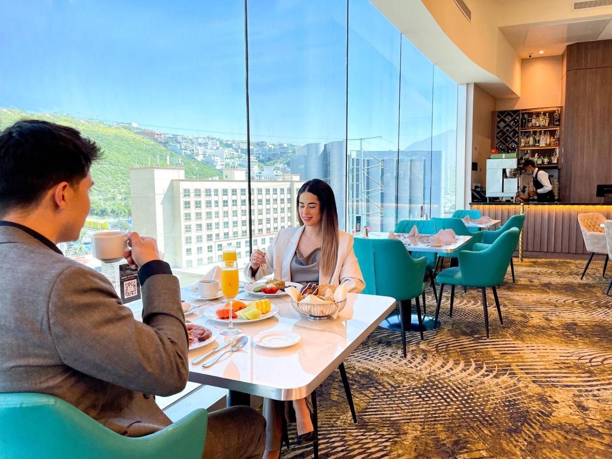 Safi Royal Luxury Metropolitan Hotel San Pedro Garza Garcia Bagian luar foto The Lounge at the airport
