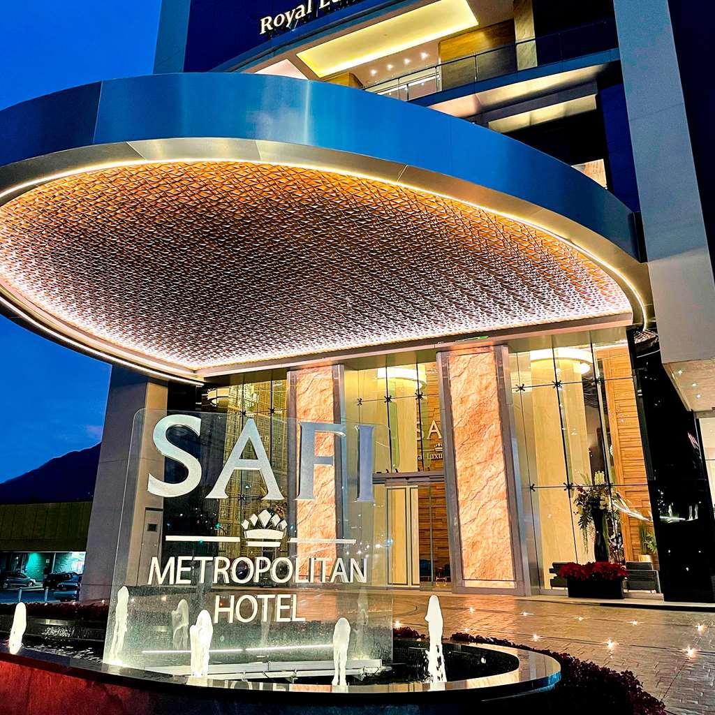 Safi Royal Luxury Metropolitan Hotel San Pedro Garza Garcia Bagian luar foto The entrance of the hotel