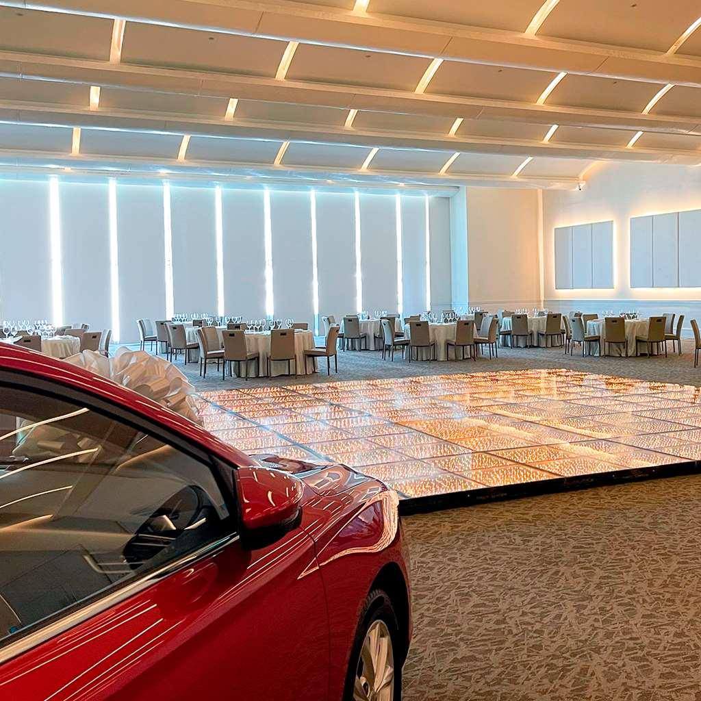 Safi Royal Luxury Metropolitan Hotel San Pedro Garza Garcia Fasilitas foto The interior of the new terminal