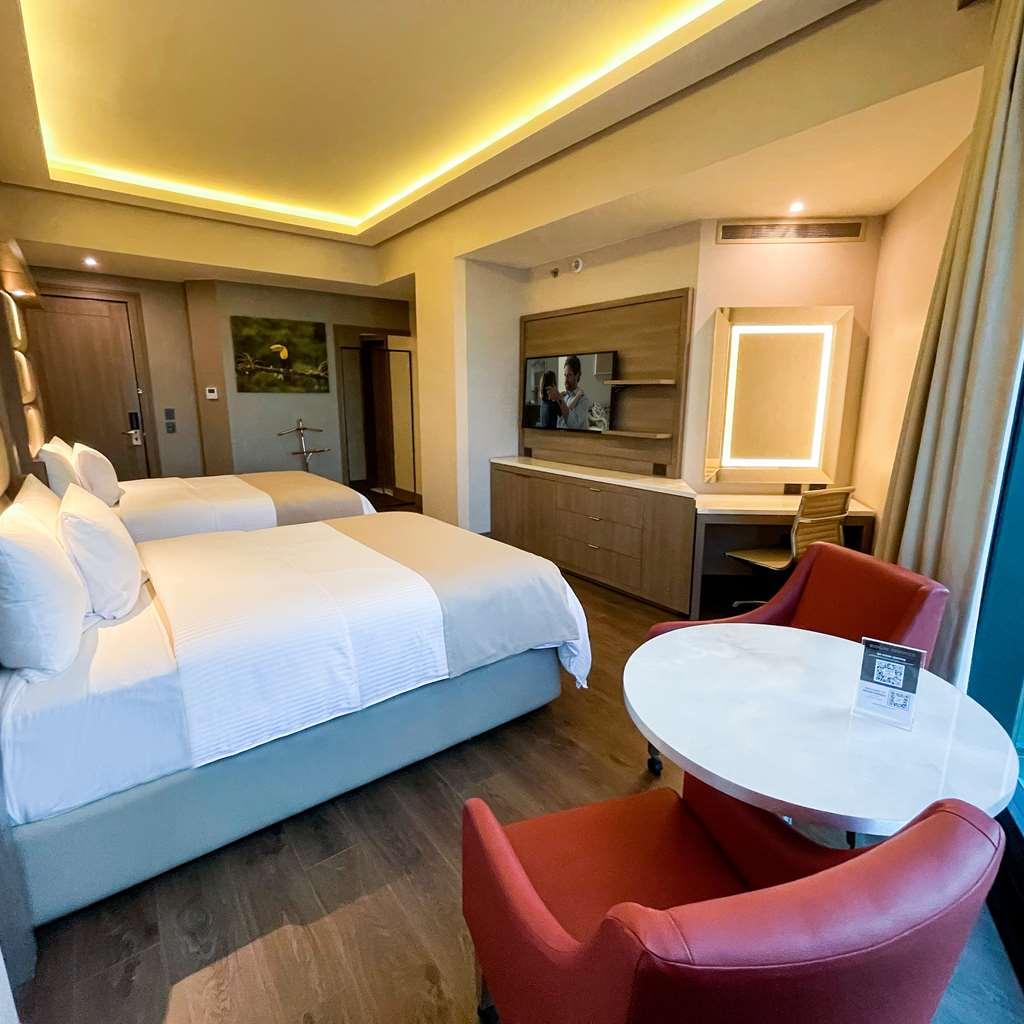 Safi Royal Luxury Metropolitan Hotel San Pedro Garza Garcia Ruang foto A room at the hotel