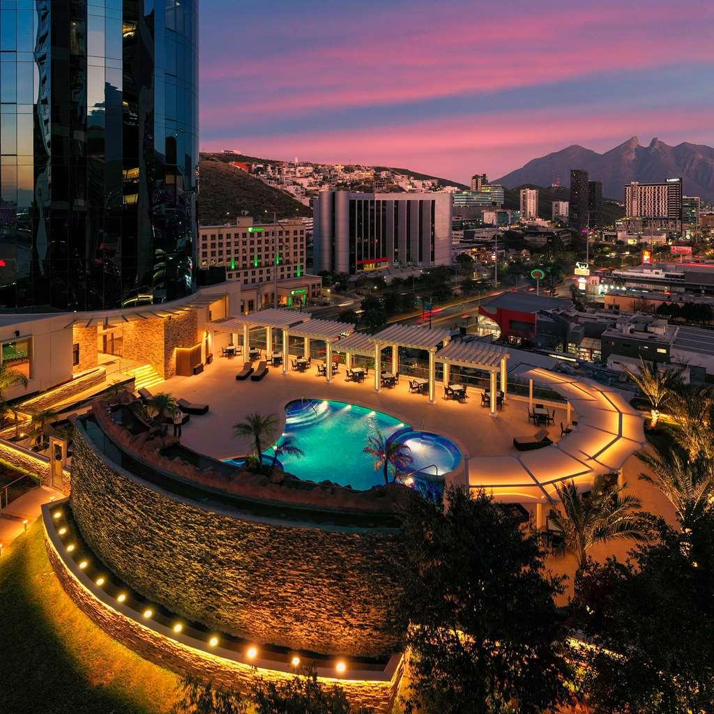 Safi Royal Luxury Metropolitan Hotel San Pedro Garza Garcia Fasilitas foto The pool at the JW Marriott Scottsdale Resort and Spa at Camelback Inn