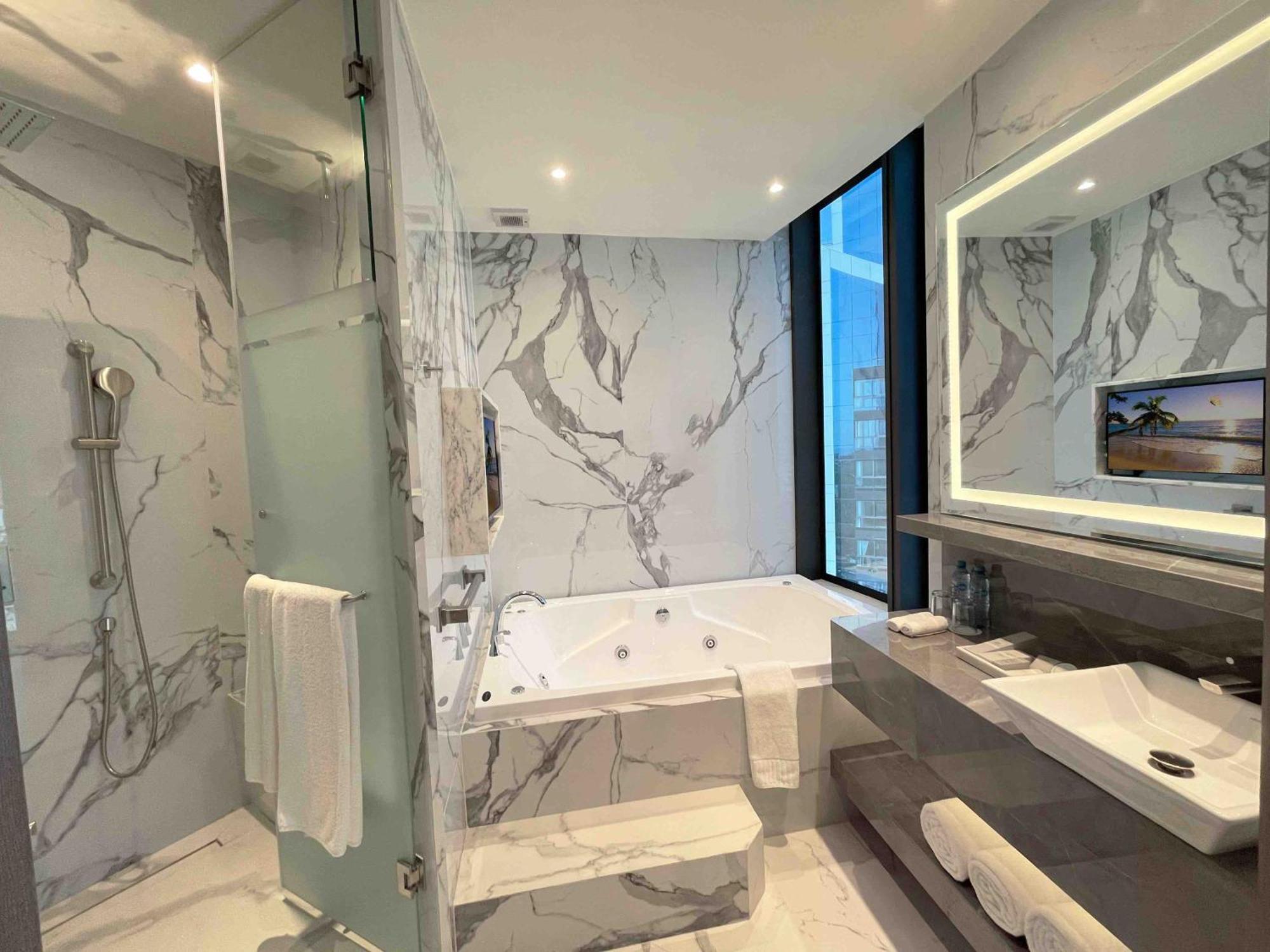 Safi Royal Luxury Metropolitan Hotel San Pedro Garza Garcia Bagian luar foto Bathroom