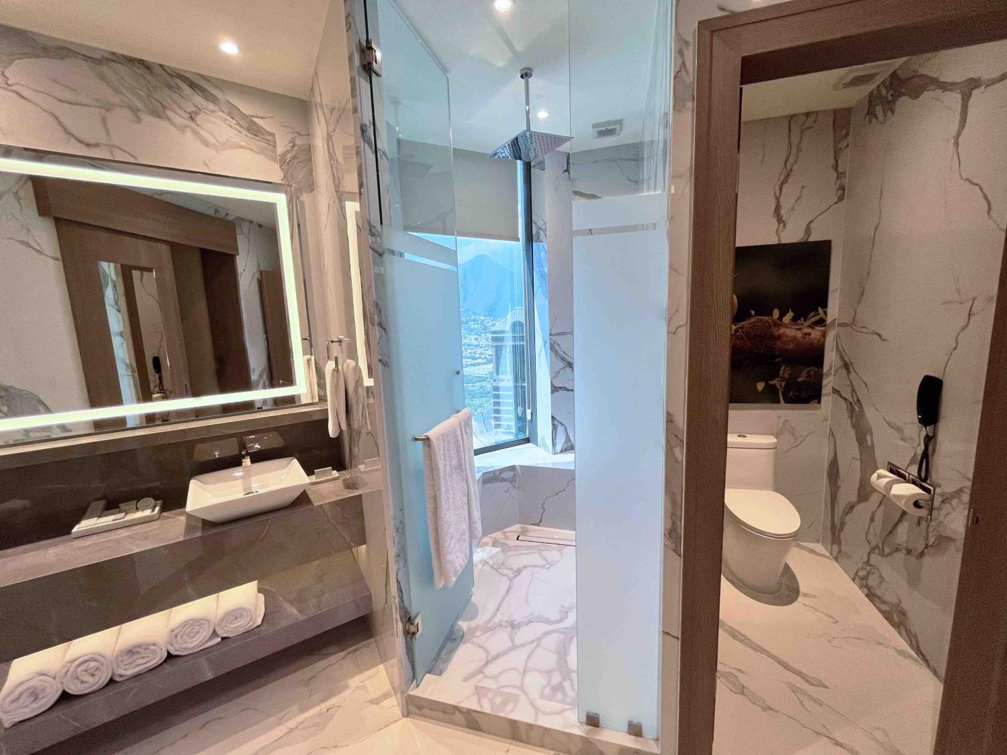 Safi Royal Luxury Metropolitan Hotel San Pedro Garza Garcia Bagian luar foto Bathroom